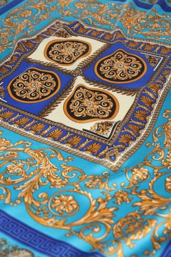 Le devant de Foulard turquoise à motif baroque bleu-orange de Liberty Island pour Femmes