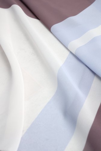 Le devant de  Foulard violet à color blocks de D'Auvry pour Femmes