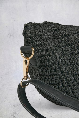 Voorkant van Geweven crossbodytas in het zwart door Pieces voor Dames
