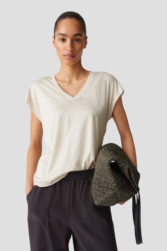 Voorkant van Glanzend lichtbeige T-shirt met V-hals  door Opus voor Dames