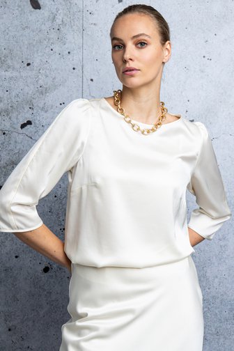 Voorkant van Glanzende ecru blouse met gouden details  door D'Auvry Studio voor Dames
