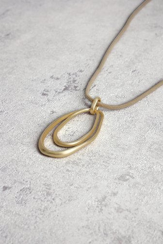 Voorkant van Goudkleurige ketting met organische hangers door Liberty Island voor Dames