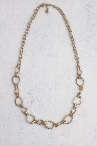 Goudkleurige ketting met schakels