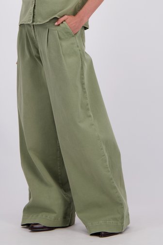 Le devant de Jean vert olive large avec plis de Liberty Island Denim pour Femmes