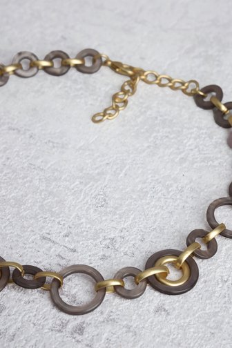 Voorkant van Ketting met ronde ringen in taupe door Liberty Island voor Dames