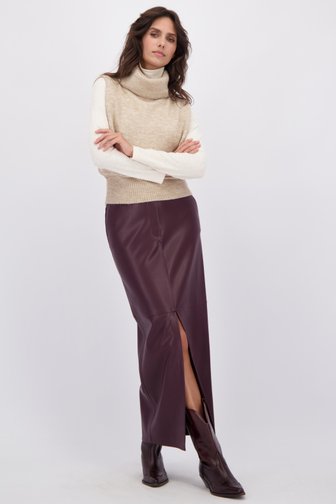 Voorkant van Lange bordeauxbruine rok met leather look door Louise voor Dames