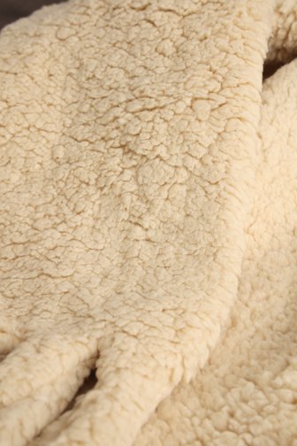 Voorkant van Lichtbeige teddy sjaal door Liberty Island voor Dames