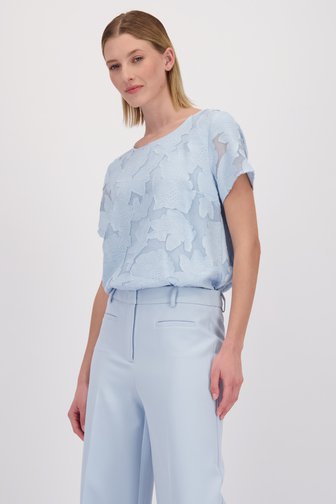 Voorkant van Lichtblauw T-shirt met bloemen door More & More voor Dames