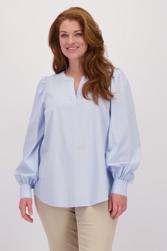 Voorkant van Lichtblauwe blouse met gestreepte structuur door Kaffe Curve voor Dames