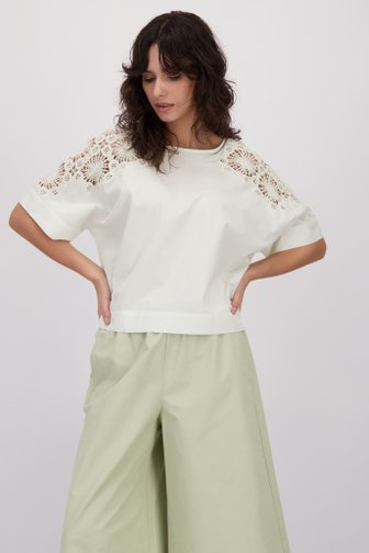 Voorkant van Lichtgroene blouse met gehaakte details door Louise voor Dames