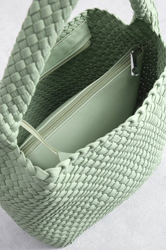 Voorkant van Lichtgroene gevlochten schoudertas in leather look door Modeno voor Dames