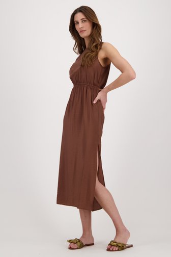 Longue robe marron avec découpe dans le dos