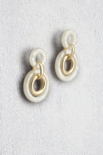 Voorkant van Oorbellen met witte en goudkleurige ringen door Liberty Island voor Dames