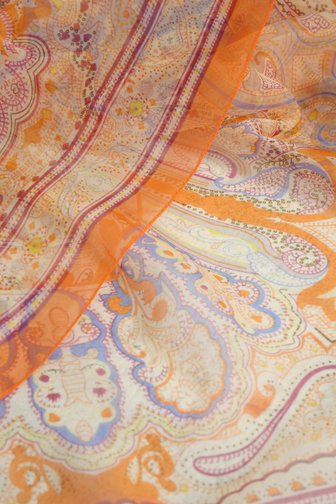 Voorkant van Oranje sjaaltje met paisley print door Modeno voor Dames