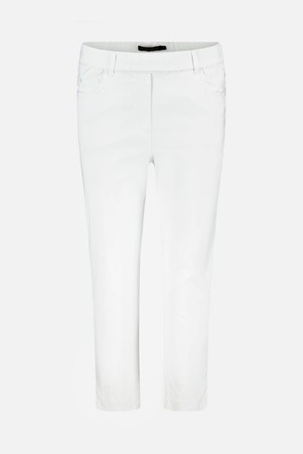 Le devant de Pantalon blanc à taille élastique – longueur 3/4 de Claude Arielle pour Femmes