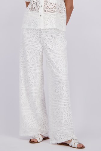 Le devant de Pantalon blanc broderie anglaise à jambes larges de Pieces pour Femmes
