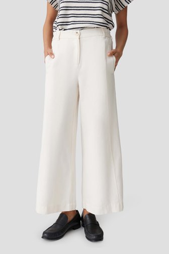 Le devant de Pantalon écru en lin – Longueur 7/8 de Opus pour Femmes