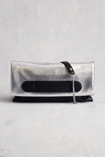Le devant de Pochette argentée avec bandoulière amovible de Liberty Island pour Femmes