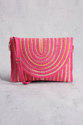 Le devant de Pochette tressée fuchsia à rayures colorées de Liberty Island pour Femmes