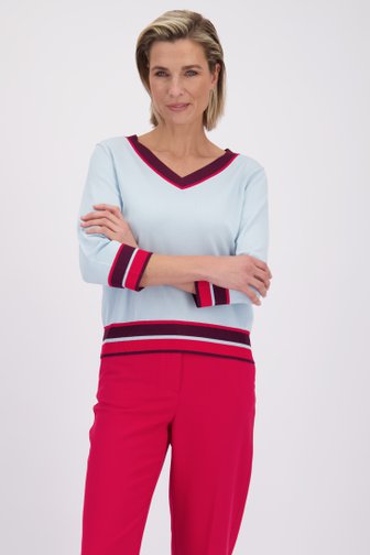 Le devant de Pull bleu clair avec des accents bordeaux de Claude Arielle pour Femmes