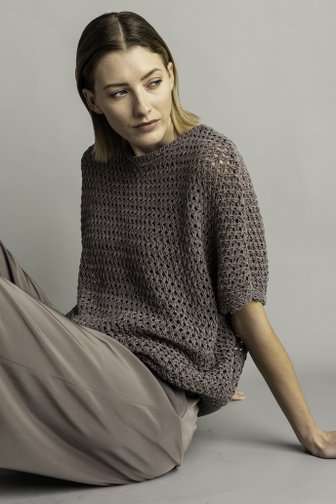 Pull gris en maille ajourée