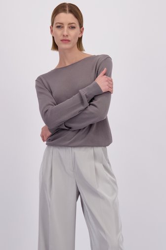 Le devant de Pull gris finement tricoté à col rond de D'Auvry Studio pour Femmes