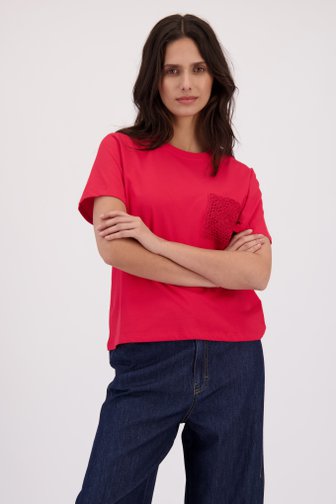 Voorkant van Rode T-shirt met crochet borstzak door JDY voor Dames
