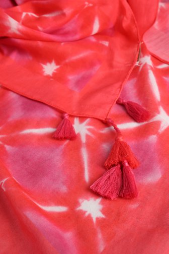 Roze sjaaltje met paars-witte aquarelprint van Libelle voor Dames