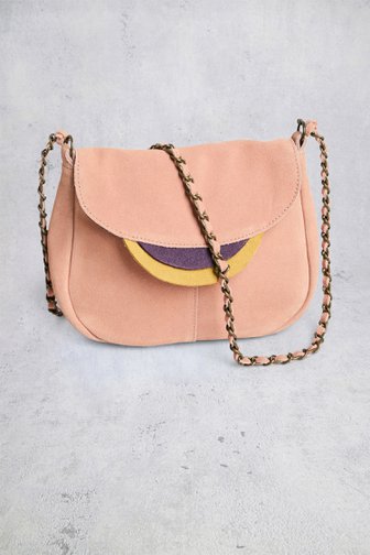 Voorkant van Roze suède crossbodytas door Pieces voor Dames