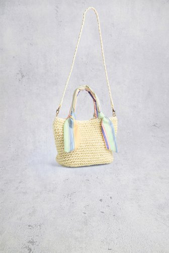 Le devant de Sac à main tressé beige avec foulard de Pieces pour Femmes
