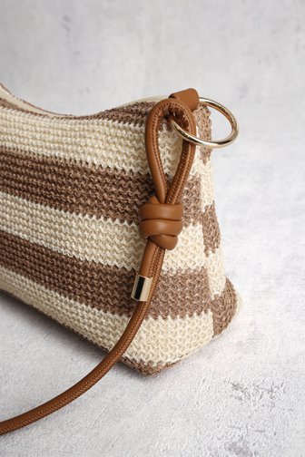 Le devant de Sac bandoulière tressé écru avec détails bruns de Liberty Island pour Femmes