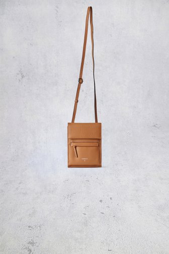 Le devant de Sac crossbody en cuir couleur camel de Crinkles pour Femmes