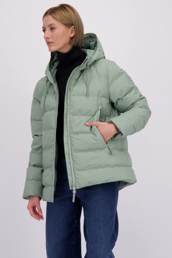 Voorkant van Saliegroene gewatteerde regenjas door Tantä voor Dames