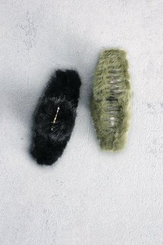 Voorkant van Set van 2 faux fur haarspelden - Groen en zwart door Liberty Island voor Dames