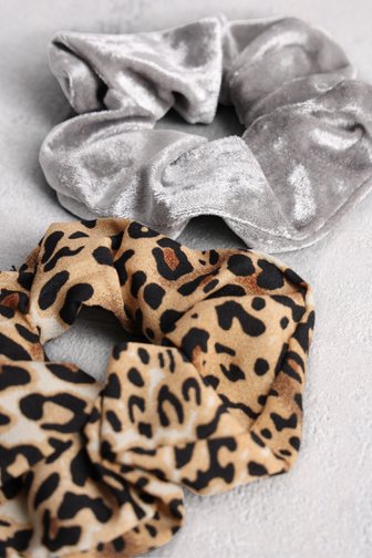 Voorkant van Set van 2 scrunchies - Zilver en luipaardprint door Liberty Island voor Dames