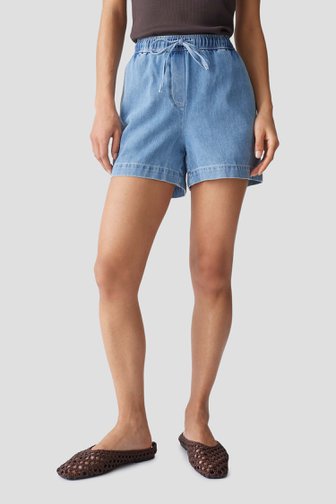 Le devant de Short en jean avec taille élastique de Opus pour Femmes