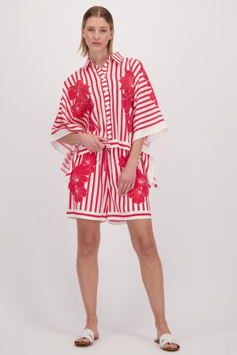 Le devant de Short rouge et blanc avec fleurs de D'Auvry pour Femmes