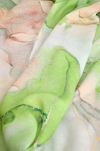 Voorkant van Sjaaltje met abstracte groen-roze print door Liberty Island voor Dames
