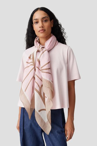 Voorkant van Sjaaltje met golvende print in roze en beige door Opus voor Dames