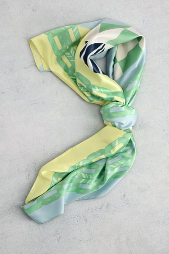 Voorkant van Sjaaltje met groen-blauwe grafische prints door Liberty Island voor Dames