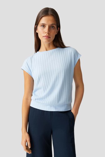 Le devant de T-shirt en maille fine bleu clair de Opus pour Femmes