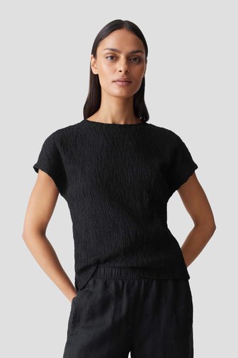 Le devant de T-shirt noir à texture gaufrée de Opus pour Femmes