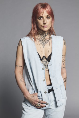 Vest en denim bleu clair sans manches - Genesis de Murielle Victorine Scherre pour Femmes