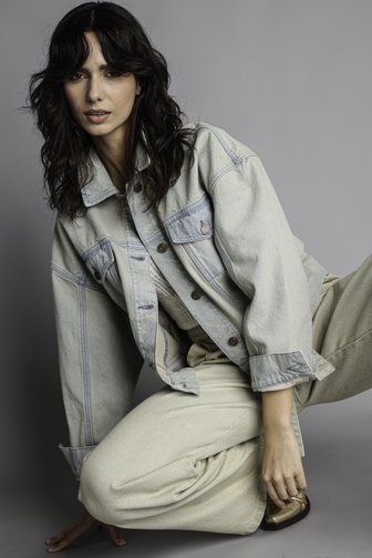 Le devant de Veste en jean bleu clair de Louise pour Femmes