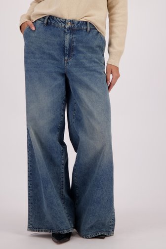 Voorkant van Wijde blauwe jeans met verwassen look door Louise voor Dames