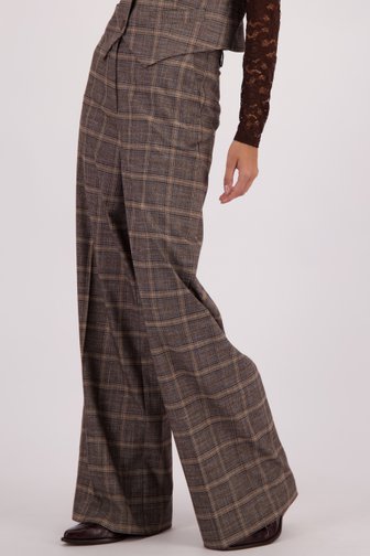Voorkant van Wijde bruin geruite broek  door Louise voor Dames