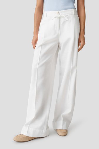 Voorkant van Wijde witte broek met elastische tailleband door Opus voor Dames