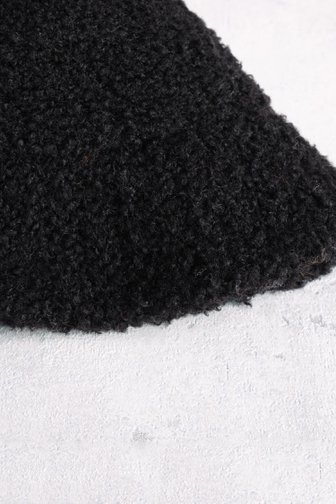 Voorkant van Zwarte bucket hat in teddy door Modeno voor Dames