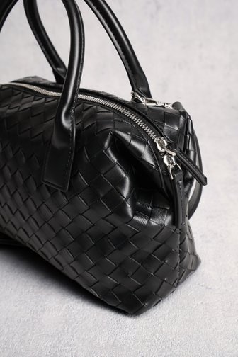 Voorkant van Zwarte gevlochten handtas door Liberty Island voor Dames