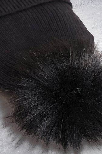 Voorkant van Zwarte muts met pompon door Liberty Island voor Dames